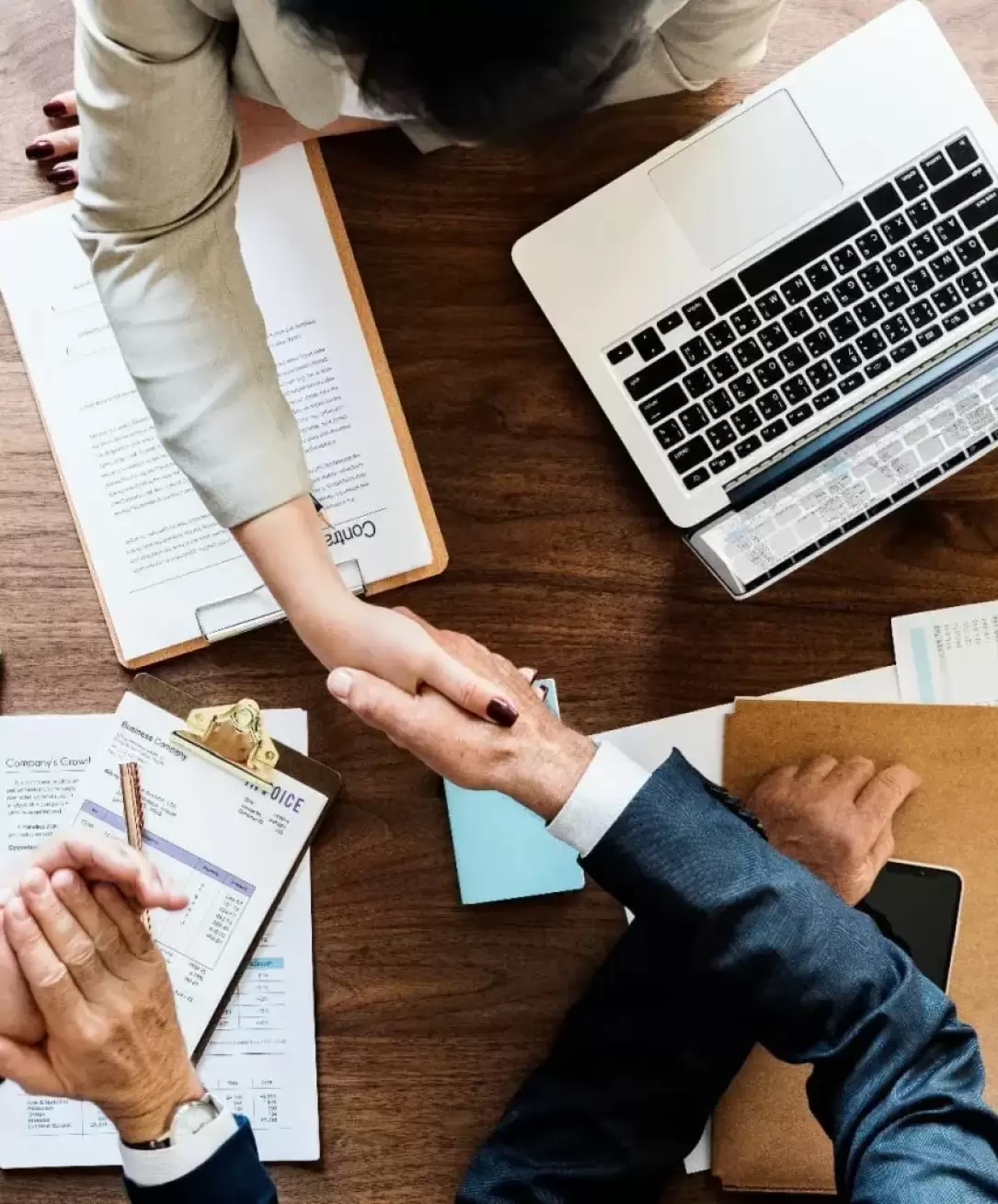 En R&M Consultores, nos especializamos en ofrecer soluciones integrales para pymes, startups, grandes empresas, autónomos y clientes extranjeros.